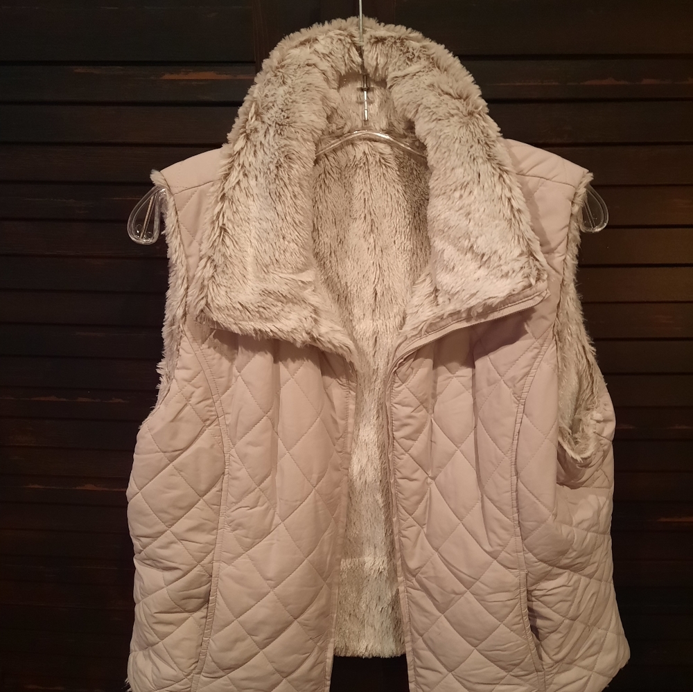 Good quality 2 sided vest with pockets